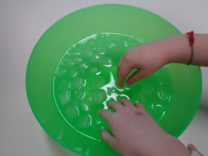 04_il_ghiaccio_si_scioglie_in_acqua
